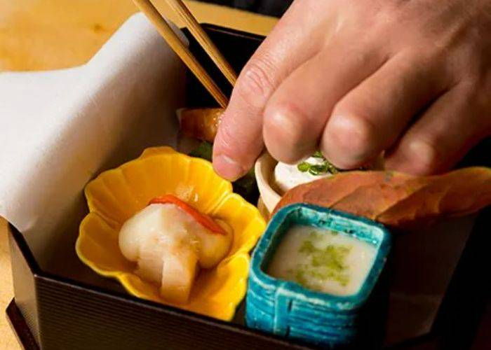 A delicate serving being prepared by hand at Muromachi Kaji.